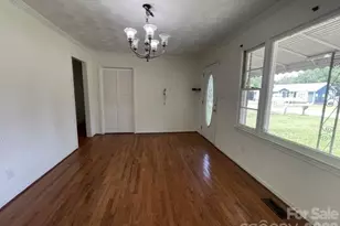 113 Lincoln Dr, Gaffney, SC 29341 - Photo 2