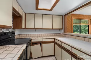 25 Little Creek Ln, Maggie Valley, NC 28751 - Photo 14