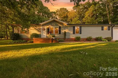 446 Heritage Circle, Taylorsville, NC 28681 - Photo 2