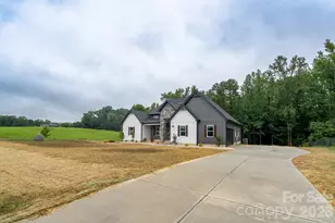 1007 Harrogate Dr, Bessemer City, NC 28016 - Photo 4