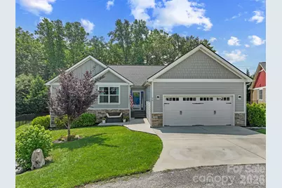 76 S Anvil Avenue, Hendersonville, NC 28792 - Photo 2