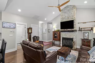 76 S Anvil Ave, Hendersonville, NC 28792 - Photo 10