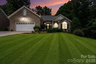 3563 Wandering Ln NE, Hickory, NC 28601 - Photo 2