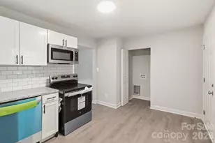2121 Longleaf Dr, Charlotte, NC 28210 - Photo 6