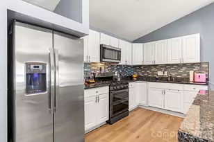 5917 Black Bear Ct, Charlotte, NC 28214 - Photo 6