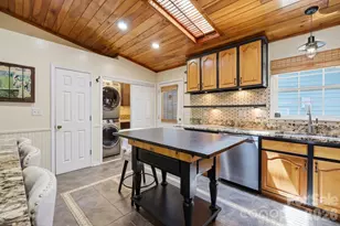 220 Bradshaw Ave, Hendersonville, NC 28792 - Photo 18