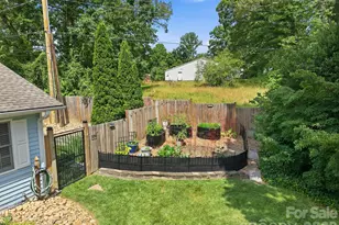 220 Bradshaw Ave, Hendersonville, NC 28792 - Photo 38