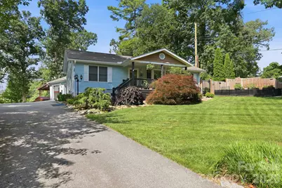 220 Bradshaw Avenue, Hendersonville, NC 28792 - Photo 2