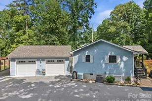 220 Bradshaw Ave, Hendersonville, NC 28792 - Photo 4