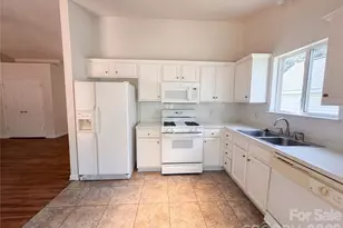 6318 Whispering Brook Ct, Charlotte, NC 28216 - Photo 8
