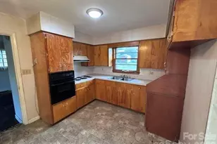 3196 Westview St, Valdese, NC 28690 - Photo 6