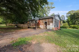 389 Midway Lake Rd, Mooresville, NC 28115 - Photo 2