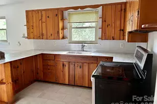 28 S College St, Weaverville, NC 28787 - Photo 32