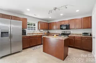 9428 Quilting Bee Lane, Charlotte, NC 28216 - Photo 8
