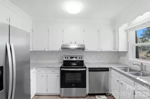 1440 Jodhpur Ct, Charlotte, NC 28212 - Photo 8