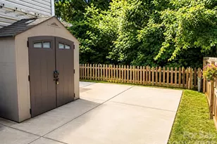 413 Peachtree Rd, Charlotte, NC 28216 - Photo 12