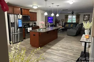 413 Peachtree Rd, Charlotte, NC 28216 - Photo 6