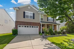 2025 Savannah Hills Dr, Matthews, NC 28105 - Photo 2