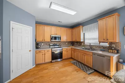 2025 Savannah Hills Drive, Matthews, NC 28105 - Photo 12