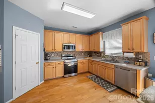 2025 Savannah Hills Dr, Matthews, NC 28105 - Photo 12