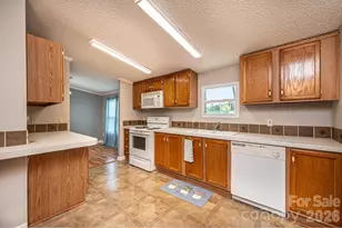3825 Berry Creek Cir, Granite Falls, NC 28630 - Photo 14