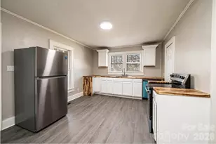 423 N Davis Ave, Newton, NC 28658 - Photo 14