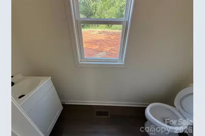 227 S Caldwell Avenue, Newton, NC 28658 - Photo 10