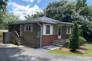 11 Mountain Rd, Hendersonville, NC 28791 - Photo 2