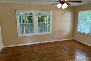 11 Mountain Rd, Hendersonville, NC 28791 - Photo 4