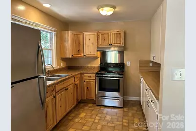 11 Mountain Road, Hendersonville, NC 28791 - Photo 8