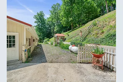 1065 Upper Pig Pen Road, Green Mountain, NC 28740 - Photo 32