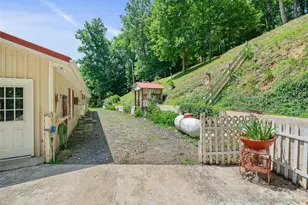 1065 Upper Pig Pen Rd, Green Mountain, NC 28740 - Photo 32