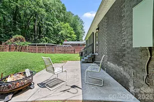 1027 Dresden Dr W, Charlotte, NC 28205 - Photo 24