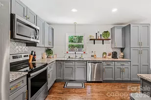 1027 Dresden Dr W, Charlotte, NC 28205 - Photo 14