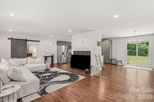 1027 Dresden Dr W, Charlotte, NC 28205 - Photo 8