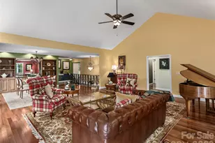 1071 Linkside Dr, Hendersonville, NC 28739 - Photo 6