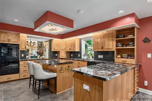 1071 Linkside Dr, Hendersonville, NC 28739 - Photo 8