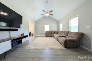 711 Guinn St, Clover, SC 29710 - Photo 6