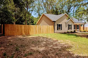711 Guinn St, Clover, SC 29710 - Photo 2