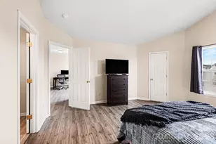 8601 Sawleaf Ct, Charlotte, NC 28215 - Photo 14