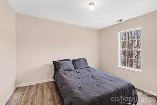 8601 Sawleaf Ct, Charlotte, NC 28215 - Photo 16