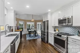208 Kelly Ct, Fort Mill, SC 29715 - Photo 8