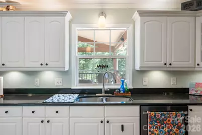 843 W J Street, Newton, NC 28658 - Photo 4