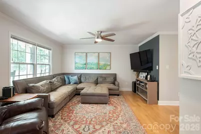 843 W J Street, Newton, NC 28658 - Photo 6