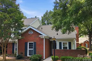 9126 N Vicksburg Park Ct, Charlotte, NC 28210 - Photo 2