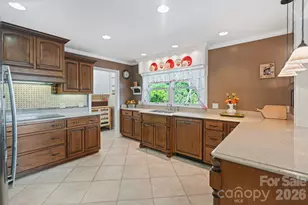 6296 Southlake Dr, Hickory, NC 28601 - Photo 20