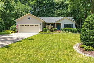 1705 Hummingbird Ln, Hendersonville, NC 28792 - Photo 2