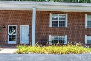75 Laurelwood Dr, Marion, NC 28752 - Photo 2