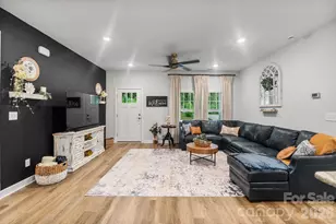 1002 Westminster Dr, Statesville, NC 28677 - Photo 6