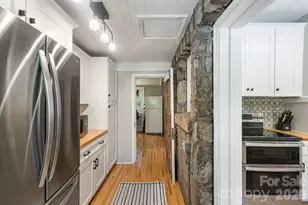 25 St Dunstans Cir, Asheville, NC 28803 - Photo 14